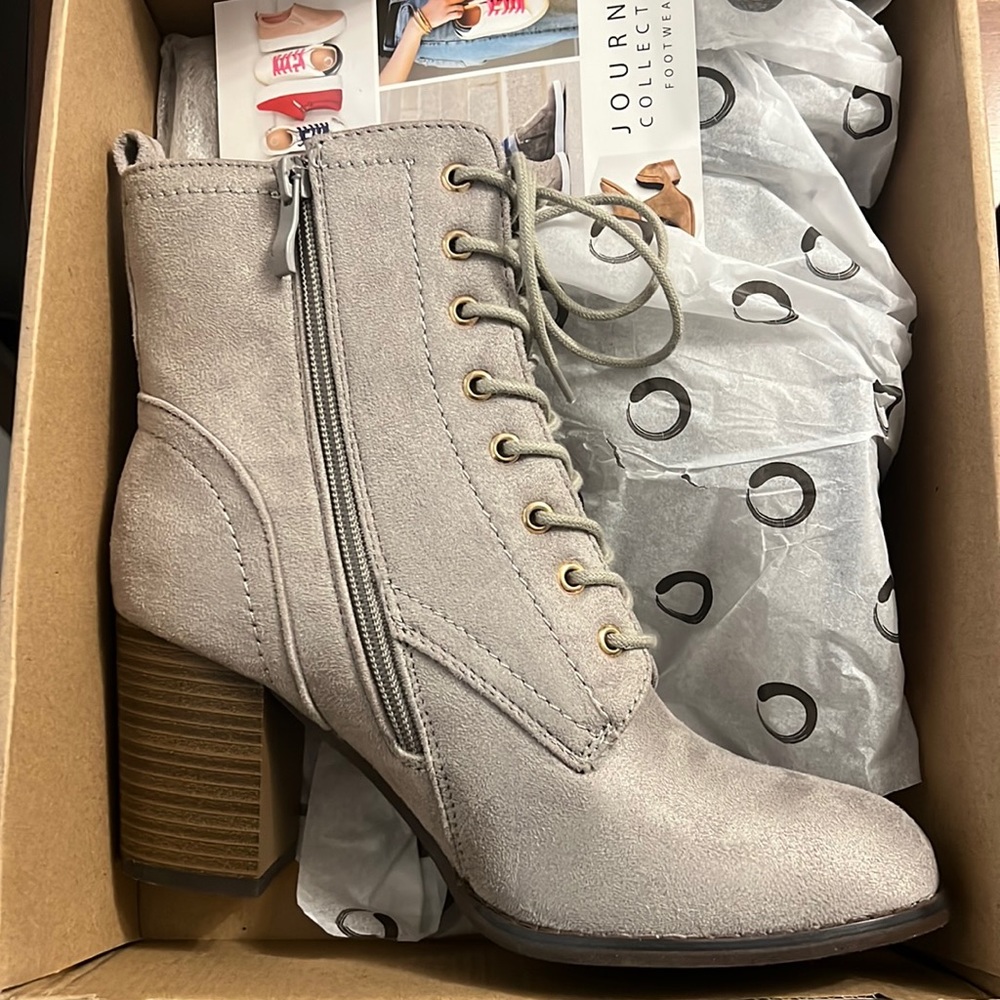 Brand New Never Worn Journee Collection 7.5 Grey Boot